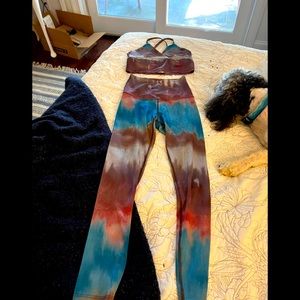 Beyond Yoga tie dye matching sports bra and leggings